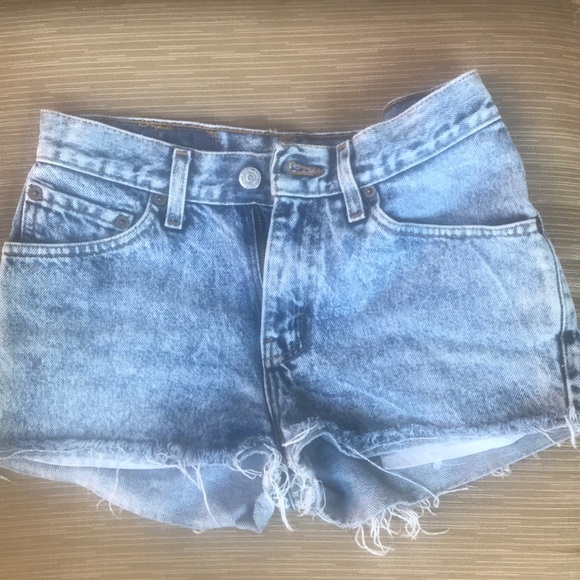 Levi Shorts - Picture 2 of 2